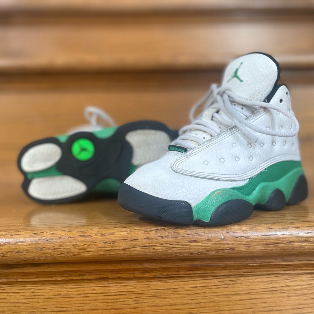 Jordan White and Green Retro Sneakers Classic Low-Top Design - Picture 4 of 5